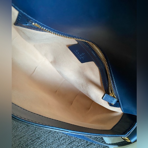 GUCCI GG Supreme Monogram Shoulder Bag - Picture 12 of 15